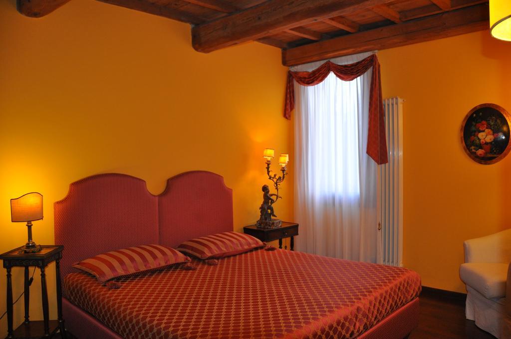 Piazza Nova Guest House Ferrara Zimmer foto